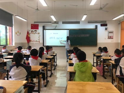 “绿蓝红灰”缀开小垃圾分类新风潮——记开发区实小垃圾分类主题宣传活动