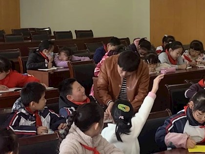 文心似暖阳，书香伴成长——记开发区实验小学“作家进校园”活动