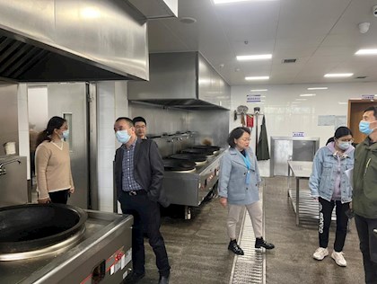 适逢秋冬季，严把安全关——街道领导校园安全检查